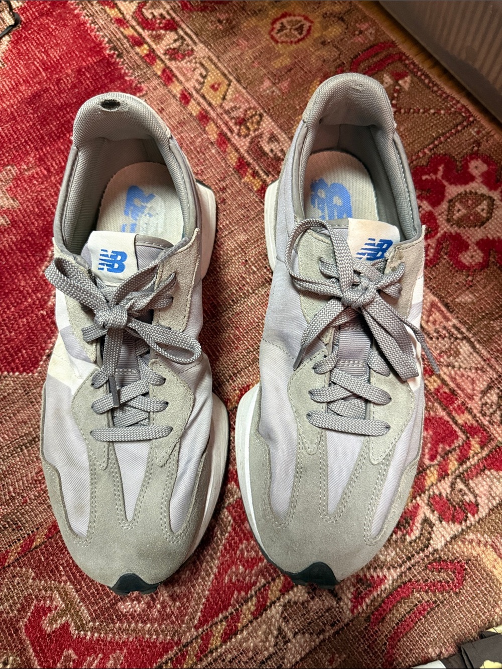 Men 10.5 New Balance 327 Light Gray and Off-White Retro Runner Sneakers